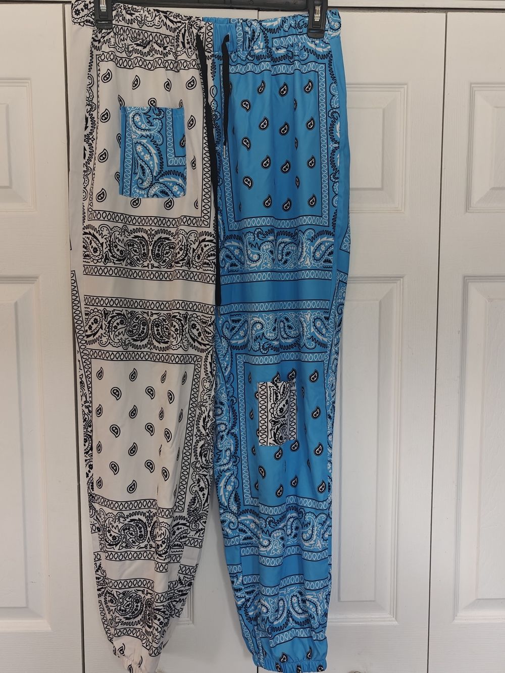 Bandana Print Two-Tone Jogger Pants - Blue & White